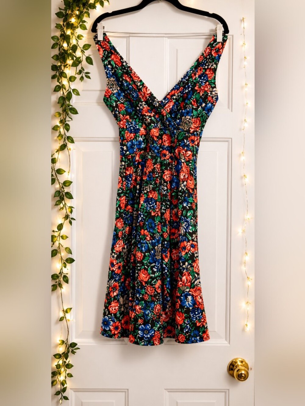 Solo La Fe Sleeveless V-Neck Vibrant Floral Sundress Size Large